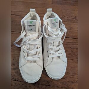 Cariuma Off-White Canvas High-Tops